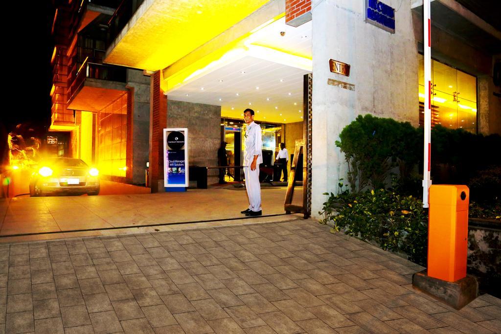 The Olives Hotel Дака Екстериор снимка
